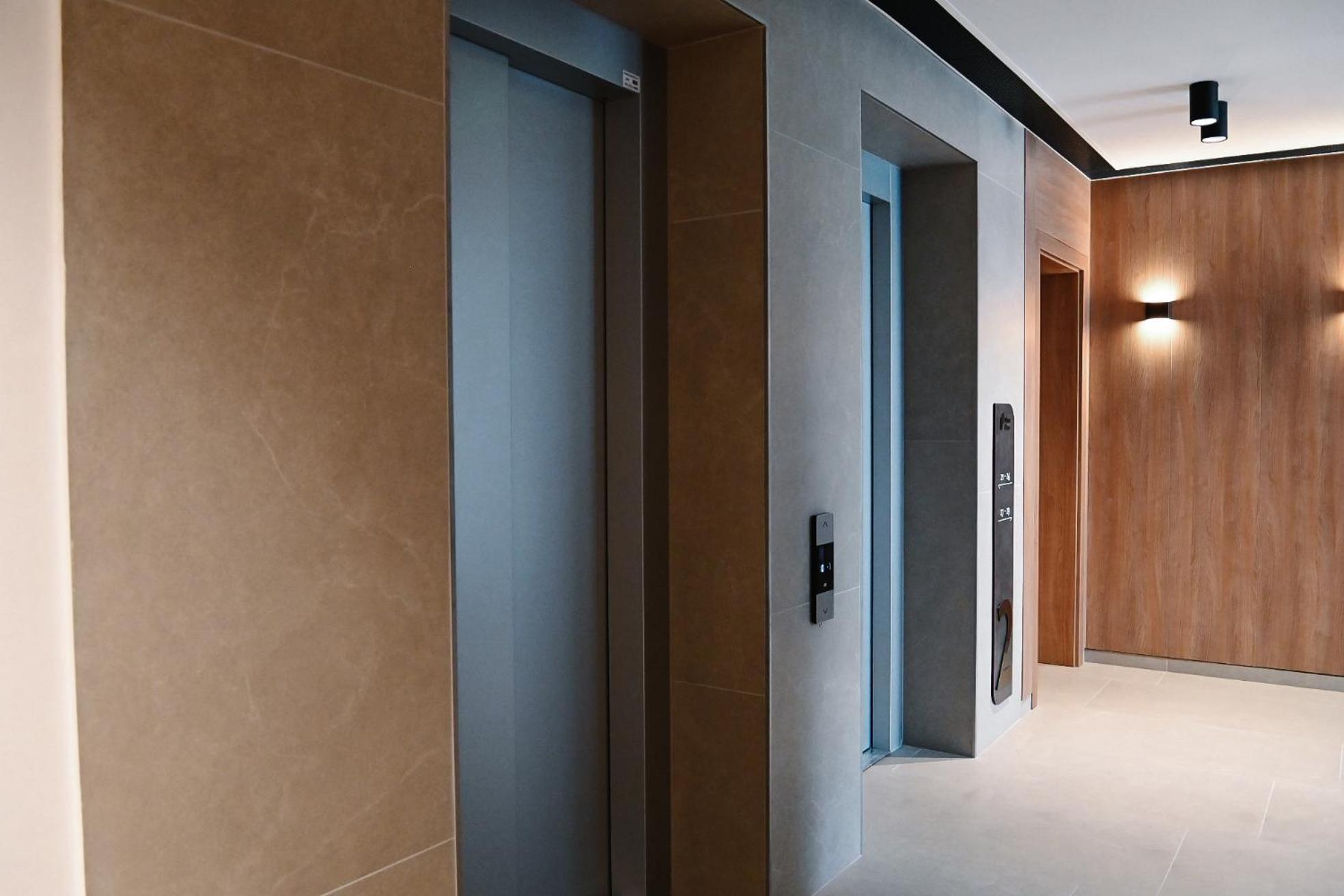 Urban Plaza - Aparthotel Braşov Esterno foto