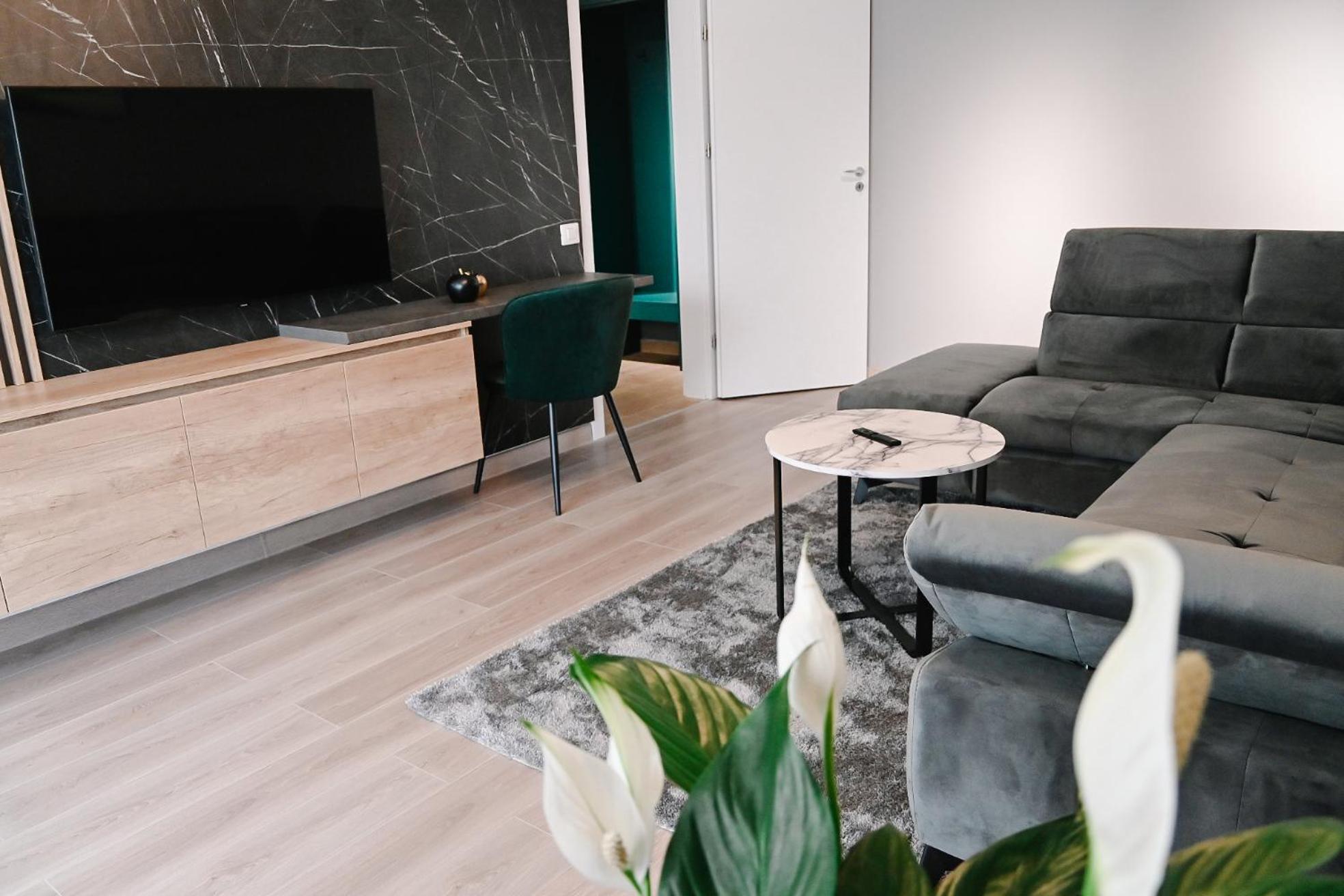 Urban Plaza - Aparthotel Braşov Esterno foto